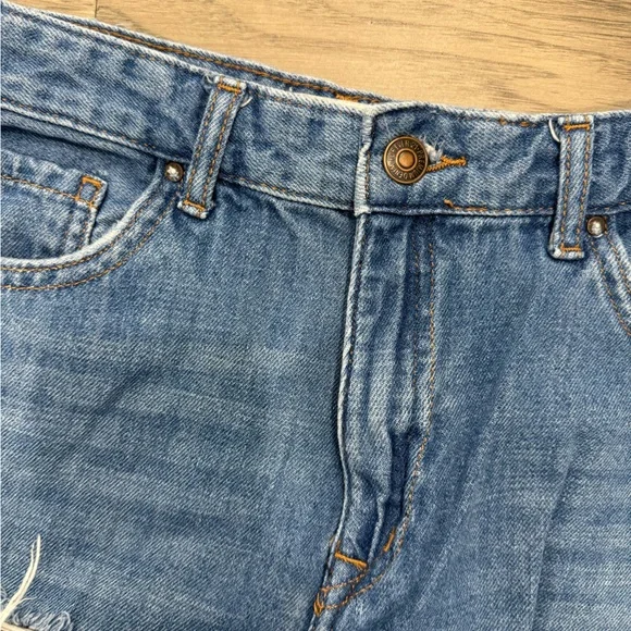 Distressed Jeans - Picture 3 of 4